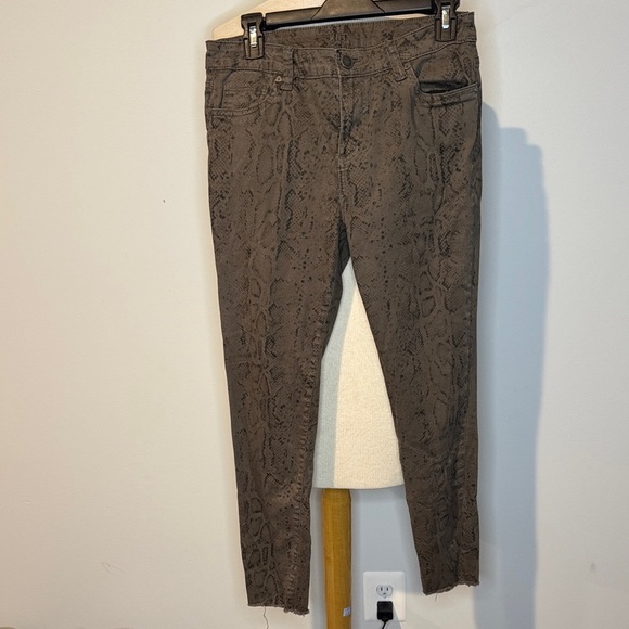 Kut from the Kloth Brown Snake Print Cropped Jeans - Picture 1 of 6